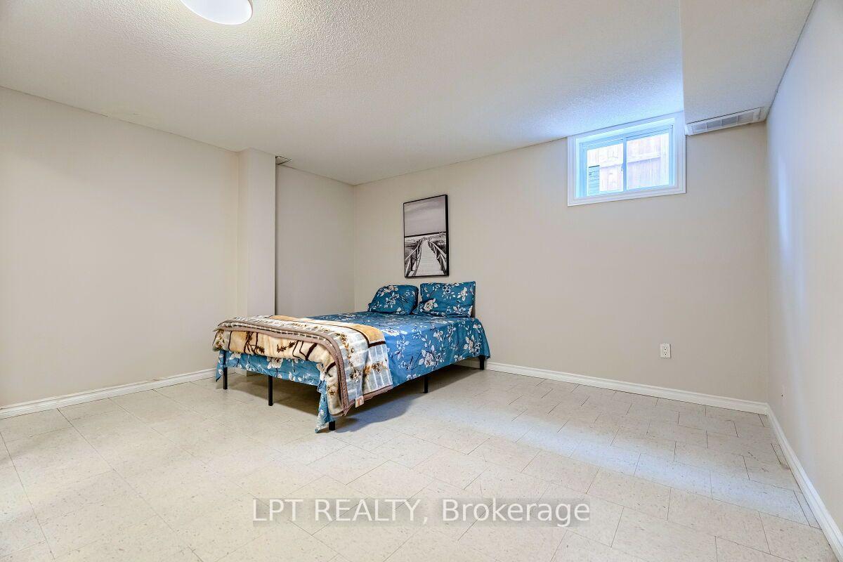 Photo 41 of 16 Vogue Court, Hamilton, Stoney Creek — HOMEH
