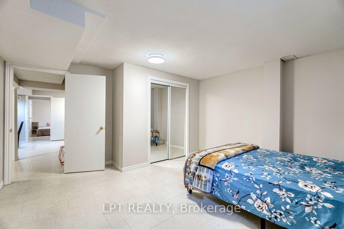 Photo 42 of 16 Vogue Court, Hamilton, Stoney Creek — HOMEH