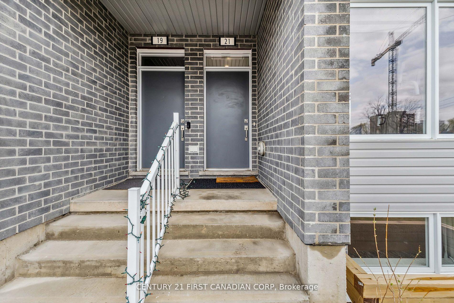 Photo 5 of Unit 21, 990 Deveron Crescent, London, South J — HOMEH