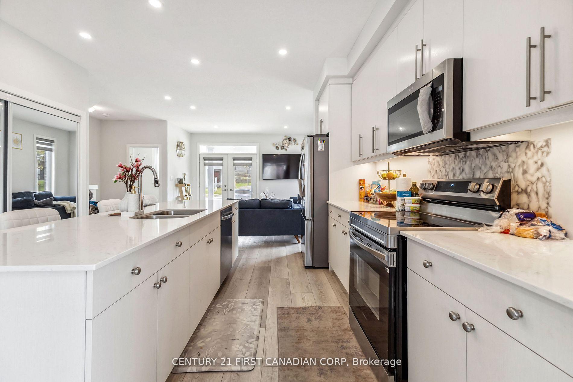 Photo 13 of Unit 21, 990 Deveron Crescent, London, South J — HOMEH