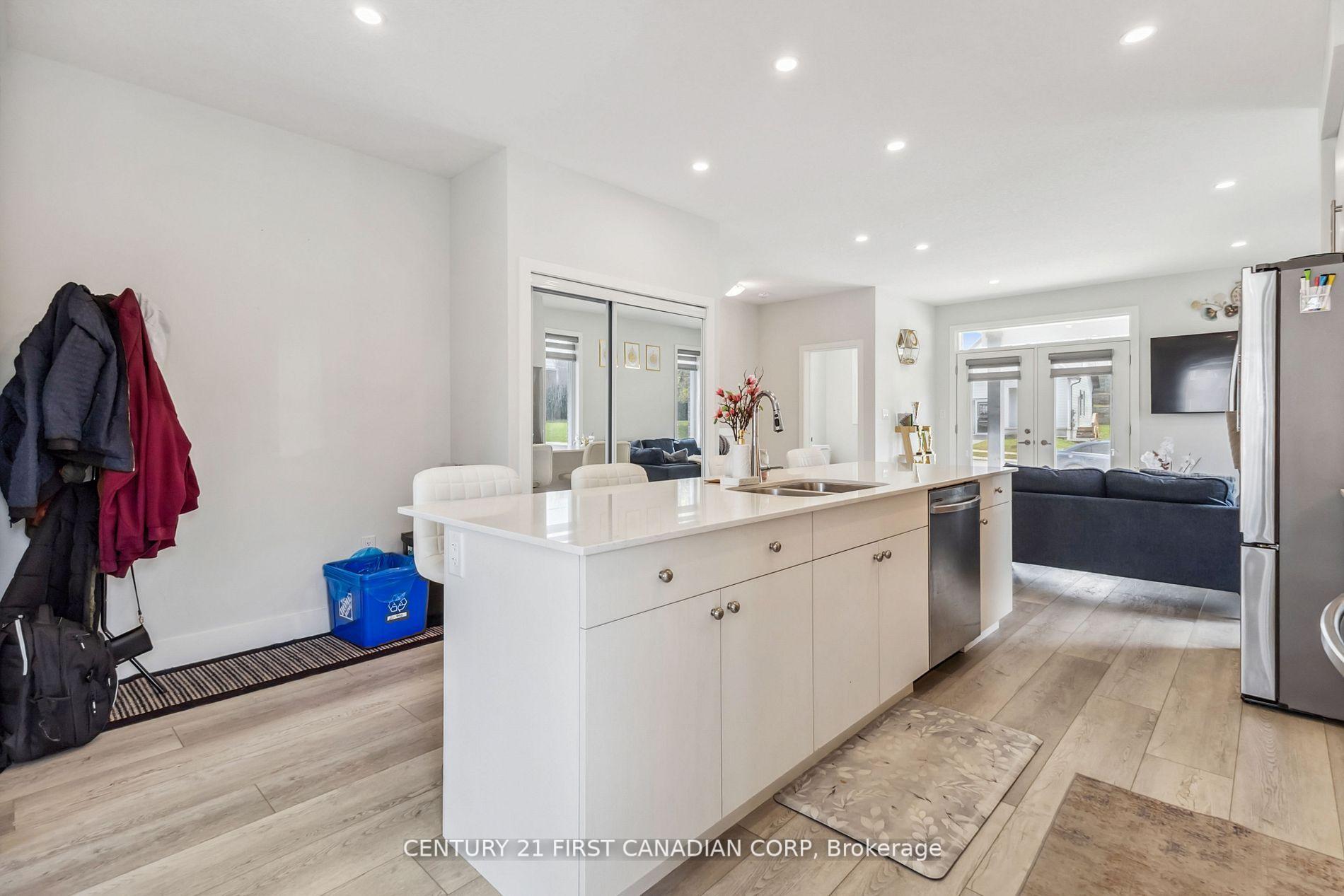 Photo 16 of Unit 21, 990 Deveron Crescent, London, South J — HOMEH