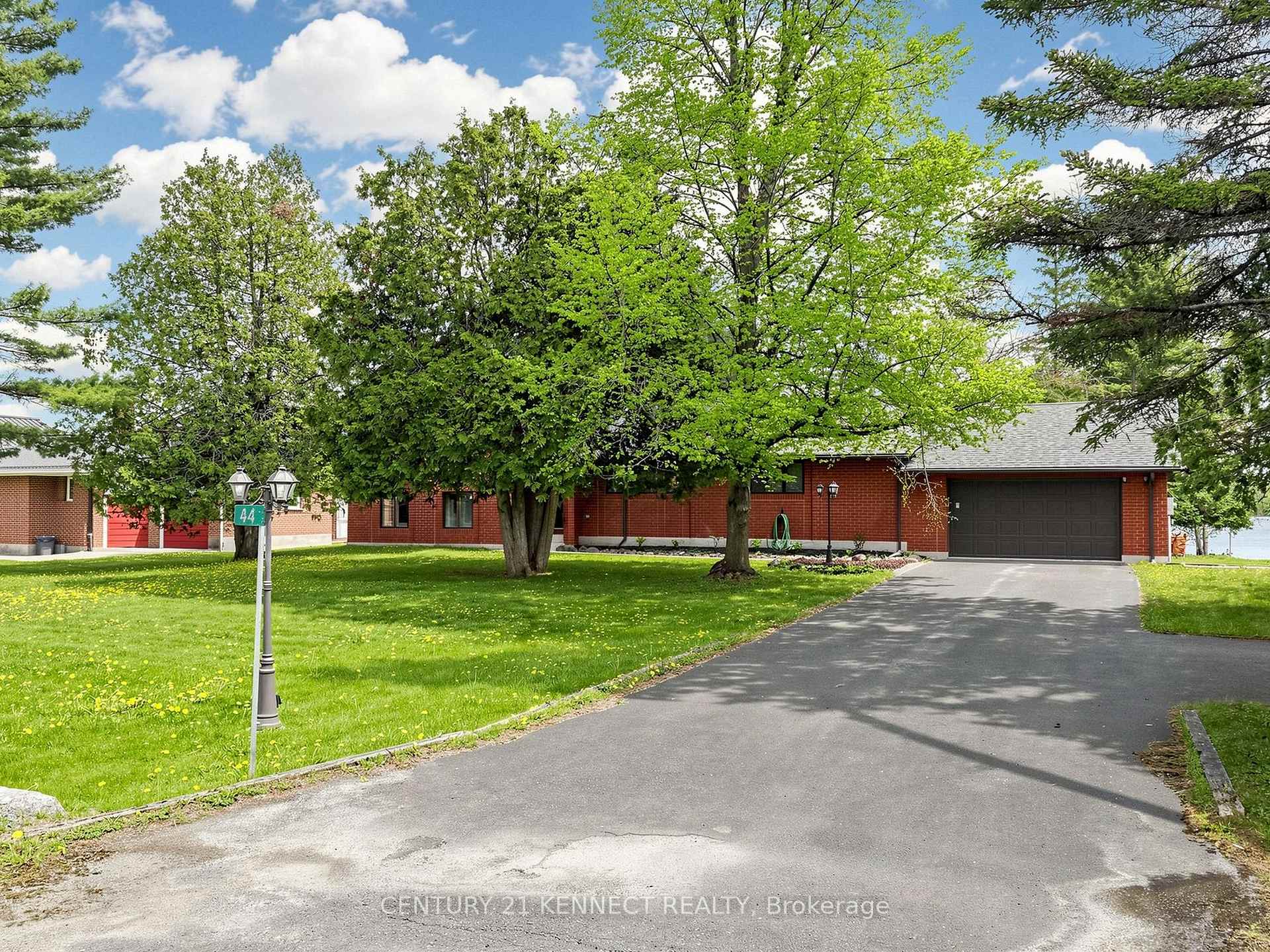 Photo 3 of 44 Pinewood Boulevard, Kawartha Lakes, Eldon — HOMEH