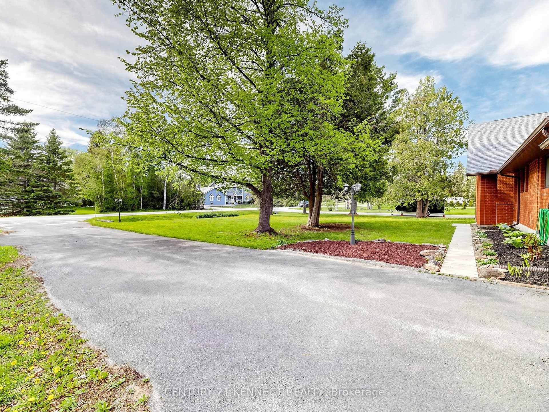 Photo 5 of 44 Pinewood Boulevard, Kawartha Lakes, Eldon — HOMEH