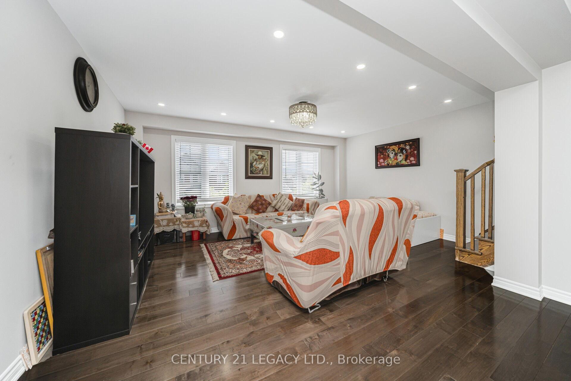 Photo 9 of 40 Donomore Drive, Brampton, Northwest Brampton — HOMEH