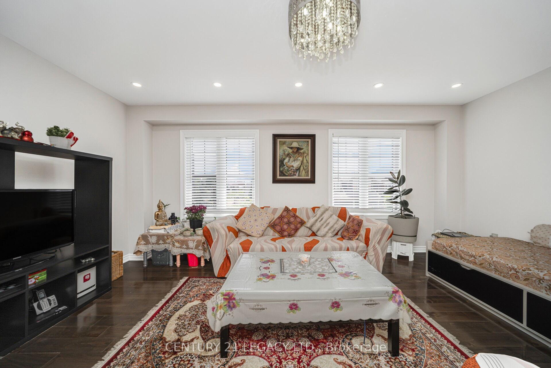 Photo 10 of 40 Donomore Drive, Brampton, Northwest Brampton — HOMEH