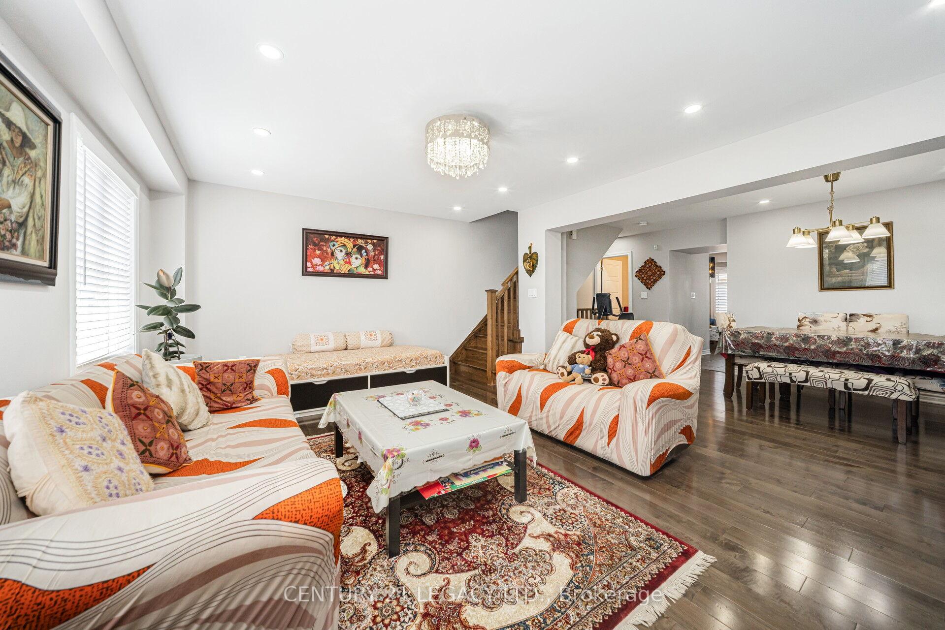 Photo 12 of 40 Donomore Drive, Brampton, Northwest Brampton — HOMEH