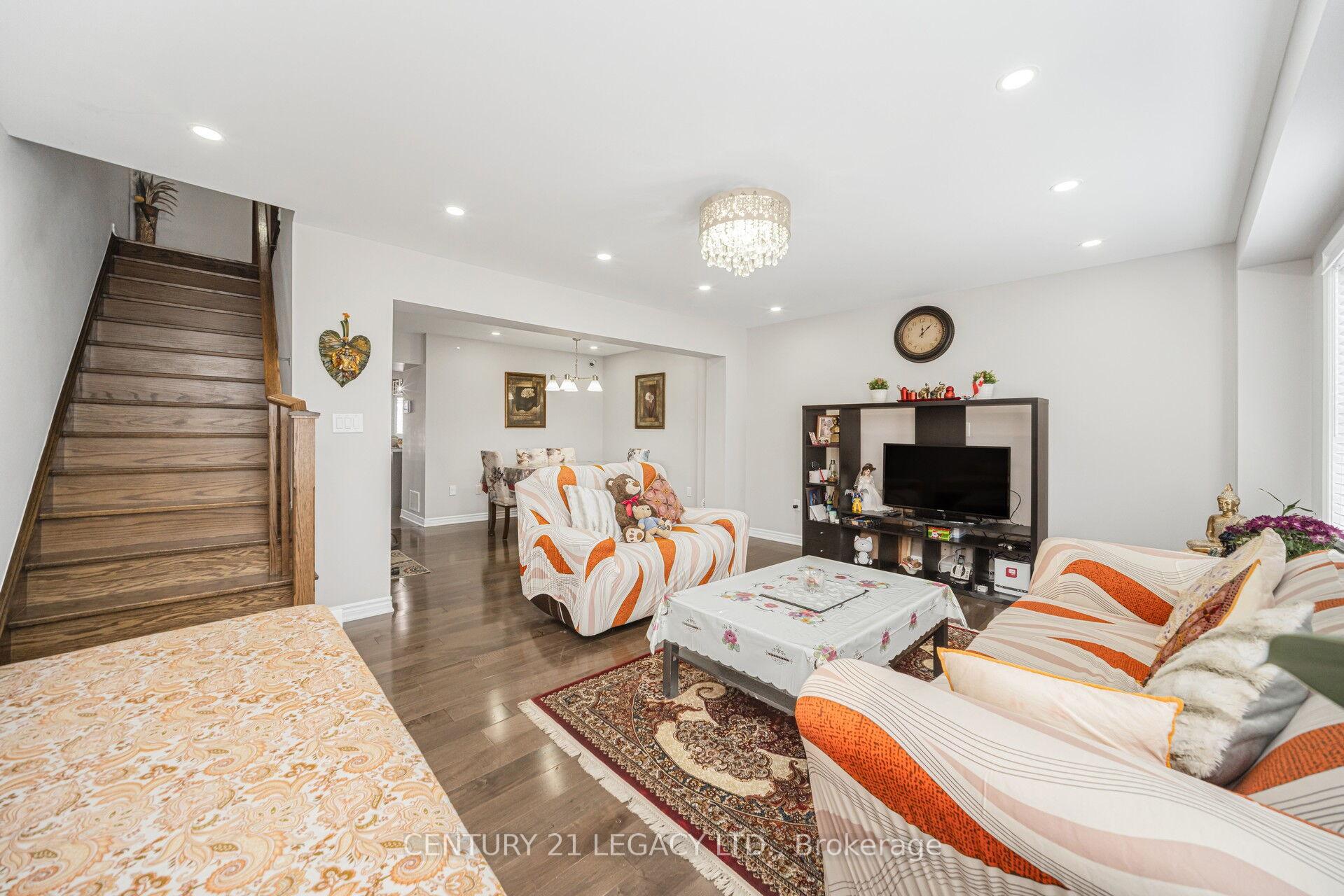 Photo 13 of 40 Donomore Drive, Brampton, Northwest Brampton — HOMEH