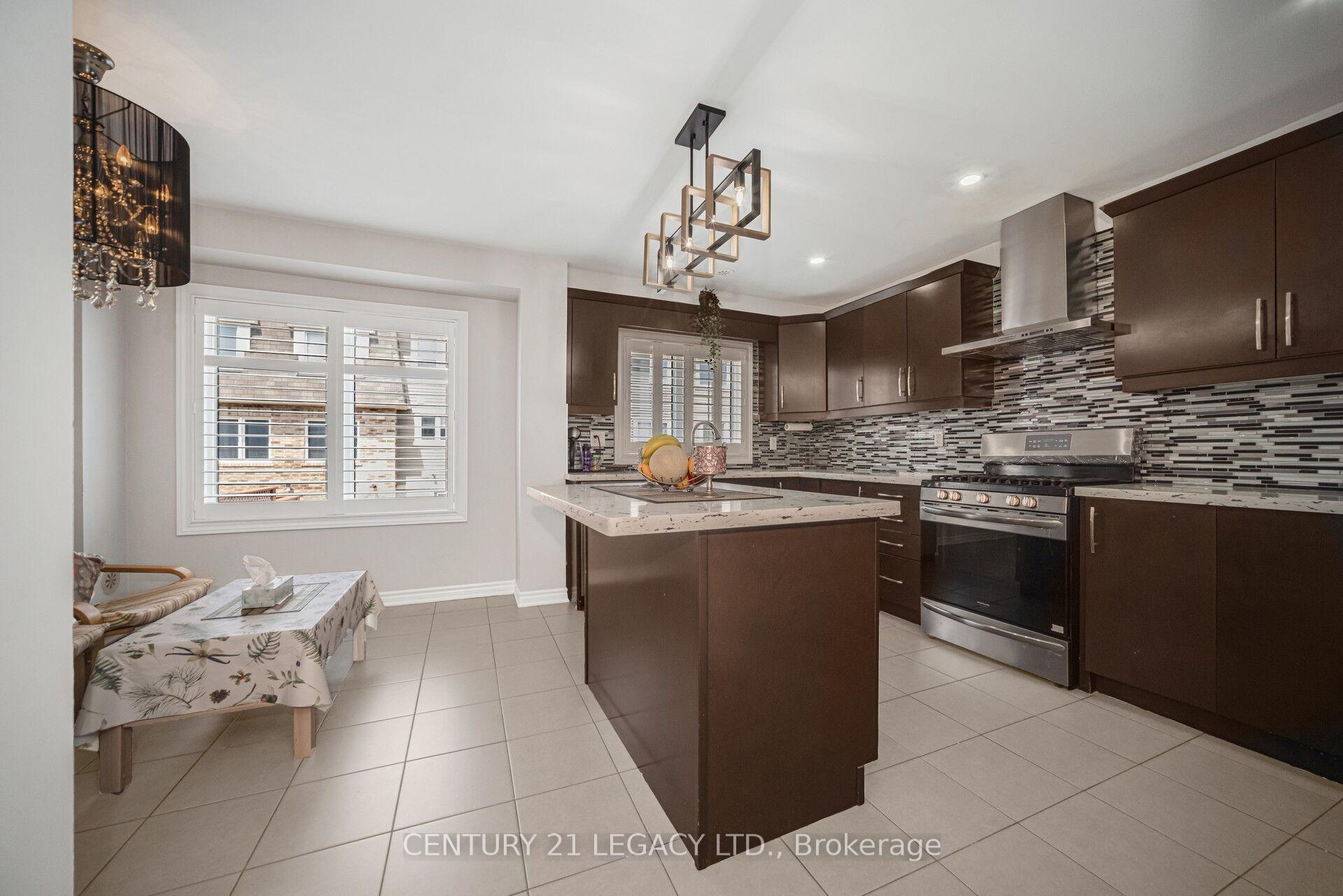 Photo 14 of 40 Donomore Drive, Brampton, Northwest Brampton — HOMEH