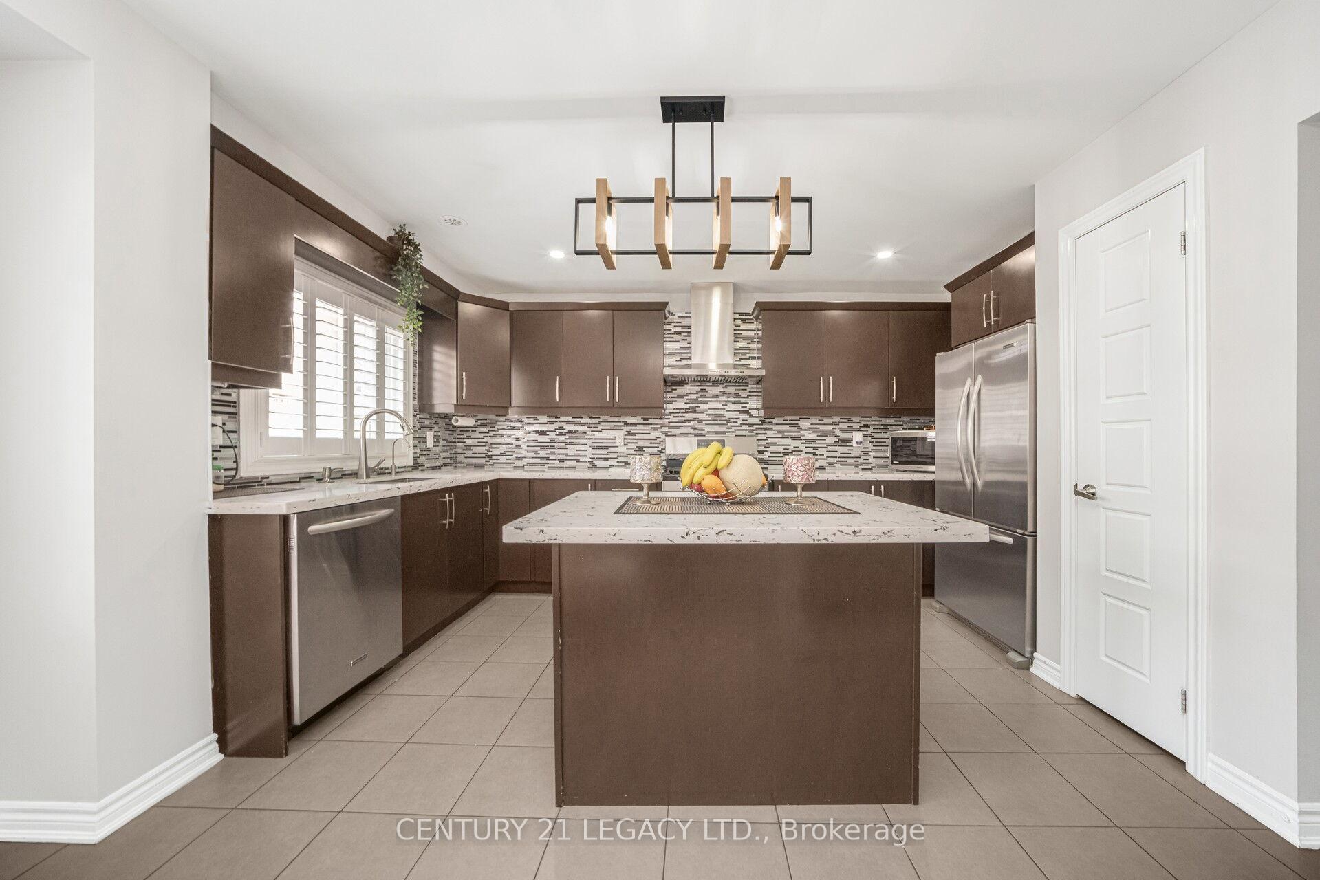 Photo 15 of 40 Donomore Drive, Brampton, Northwest Brampton — HOMEH