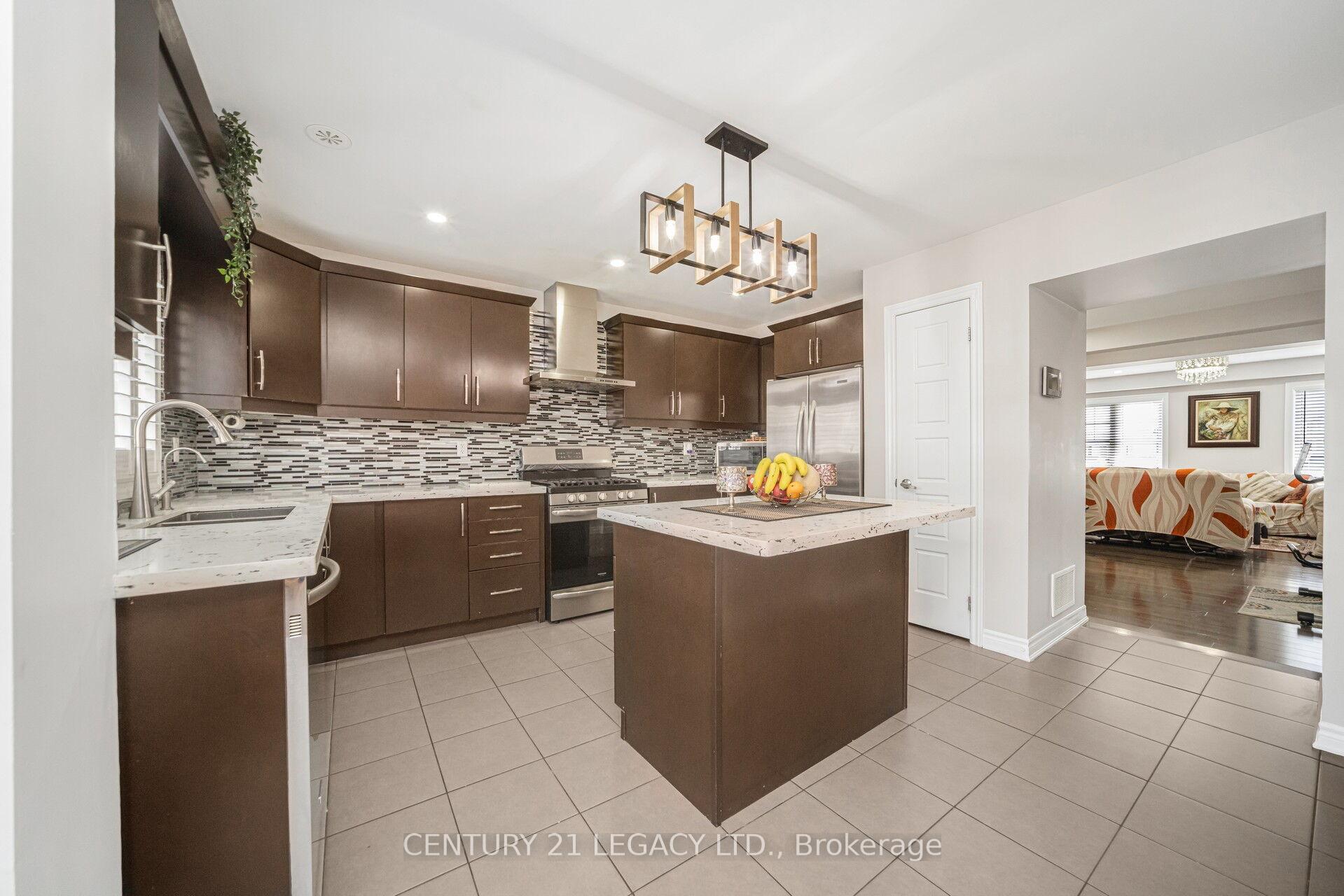 Photo 16 of 40 Donomore Drive, Brampton, Northwest Brampton — HOMEH