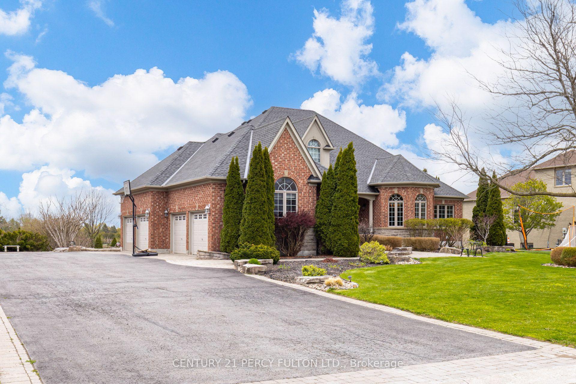 Photo 2 of 19 Wilson House Drive, Whitby, Rural Whitby — HOMEH