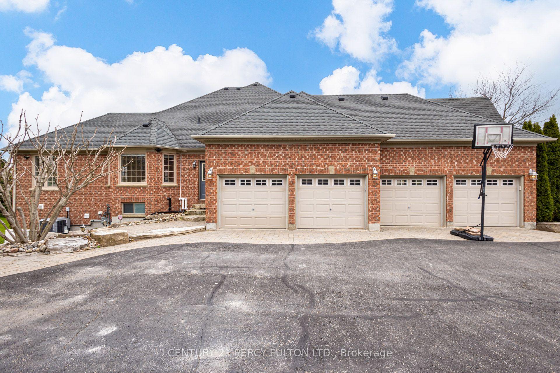 Photo 3 of 19 Wilson House Drive, Whitby, Rural Whitby — HOMEH