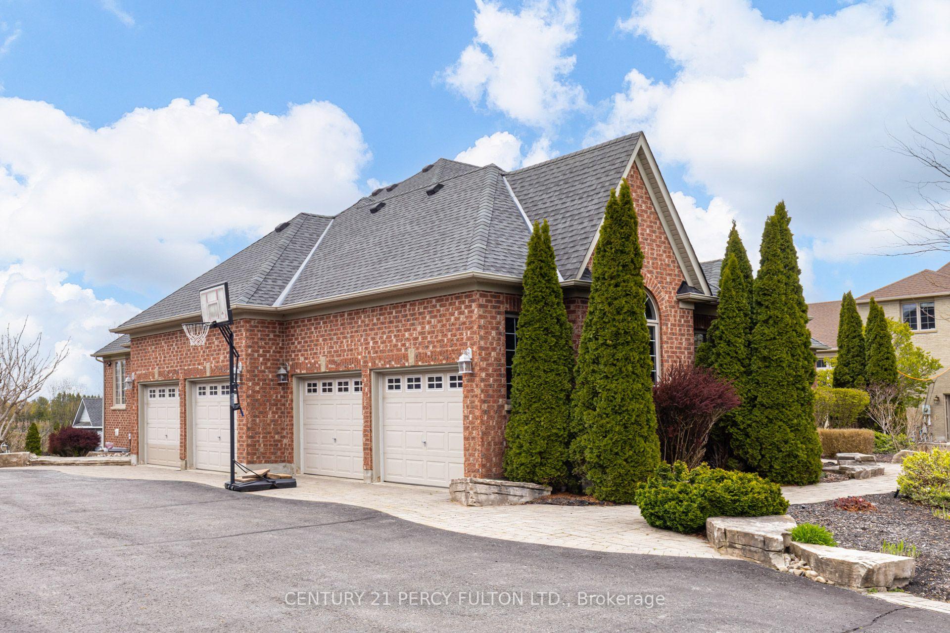 Photo 4 of 19 Wilson House Drive, Whitby, Rural Whitby — HOMEH
