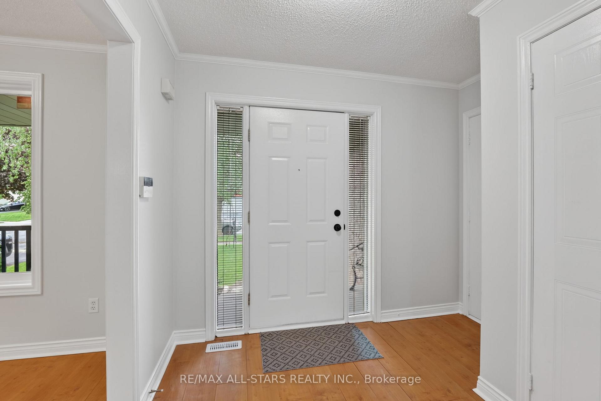 Photo 2 of 29 Lakeview Drive, Scugog, Port Perry — HOMEH