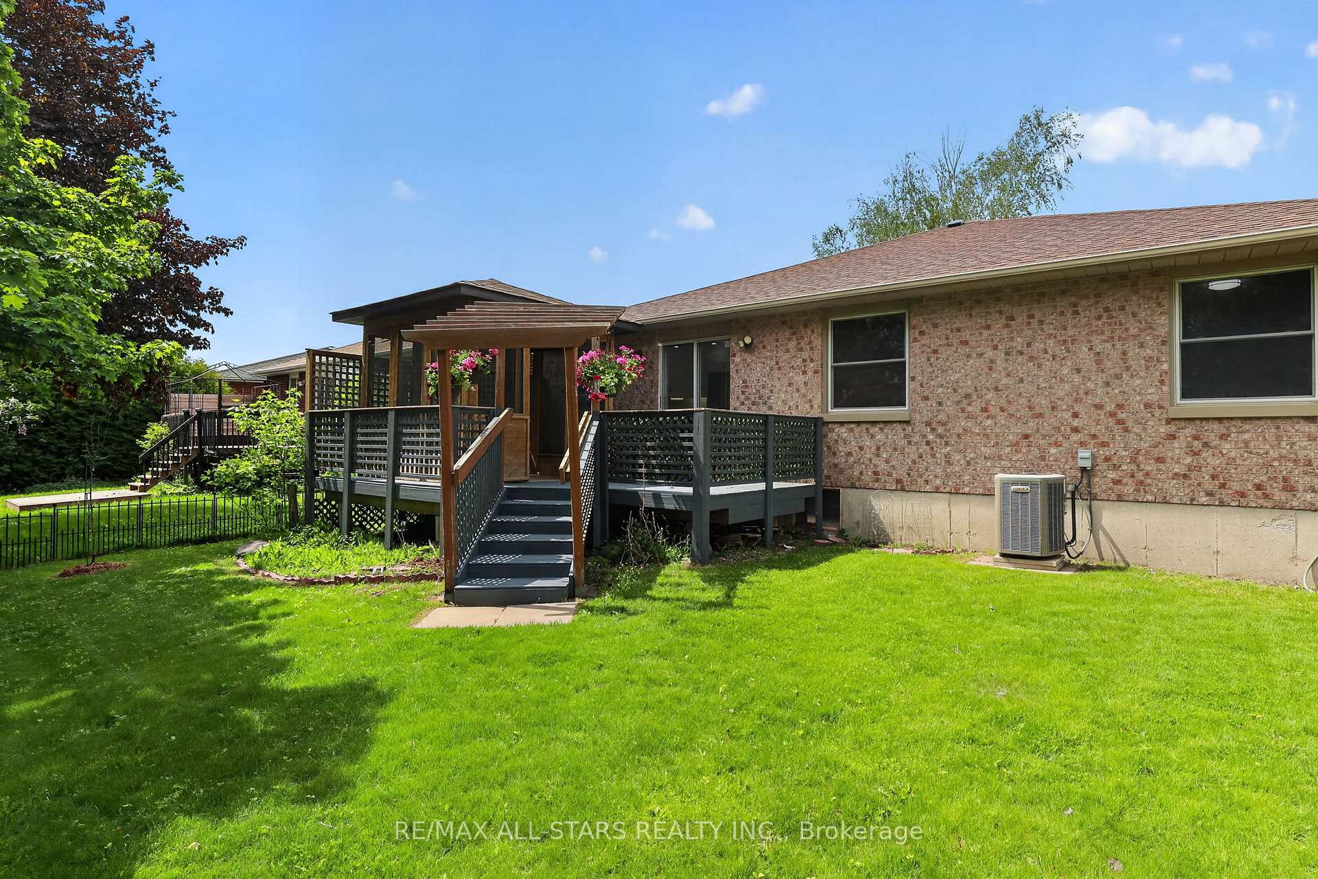 Photo 43 of 29 Lakeview Drive, Scugog, Port Perry — HOMEH