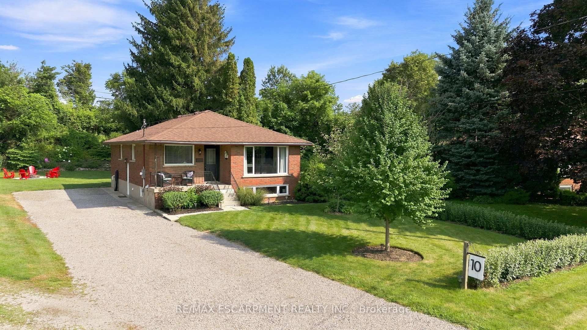 Photo 2 of 10 Taylor Crescent, Hamilton, Greensville — HOMEH