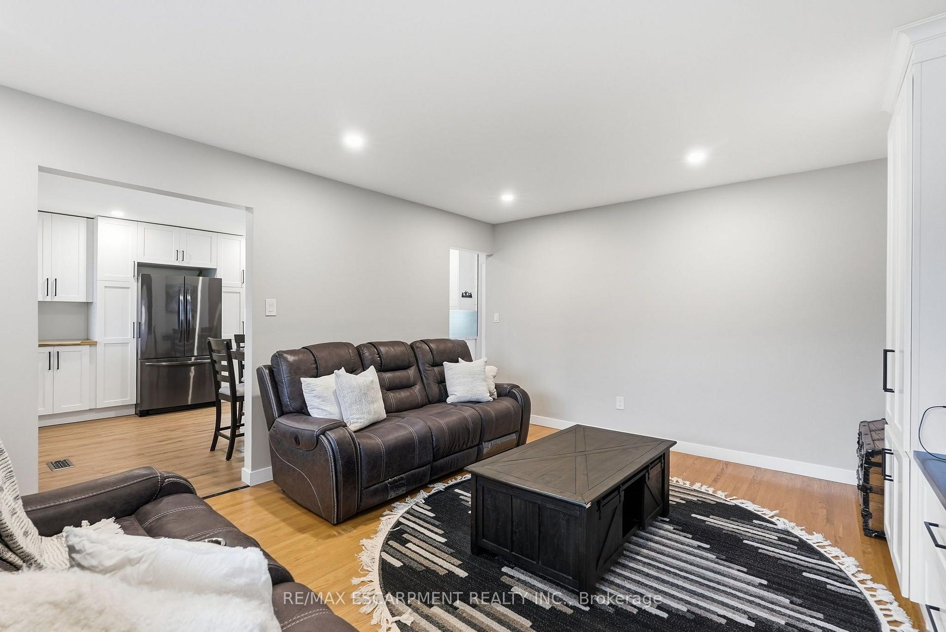 Photo 11 of 10 Taylor Crescent, Hamilton, Greensville — HOMEH