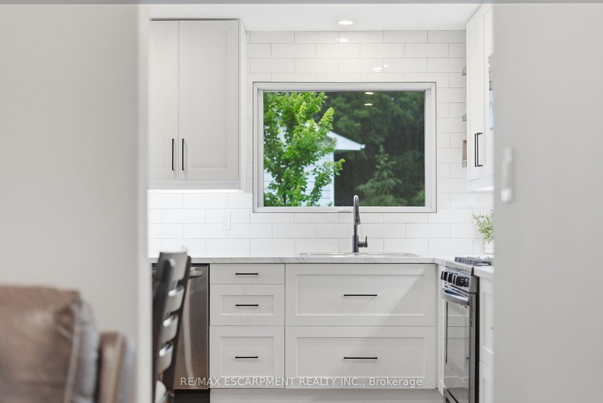 Photo 12 of 10 Taylor Crescent, Hamilton, Greensville — HOMEH
