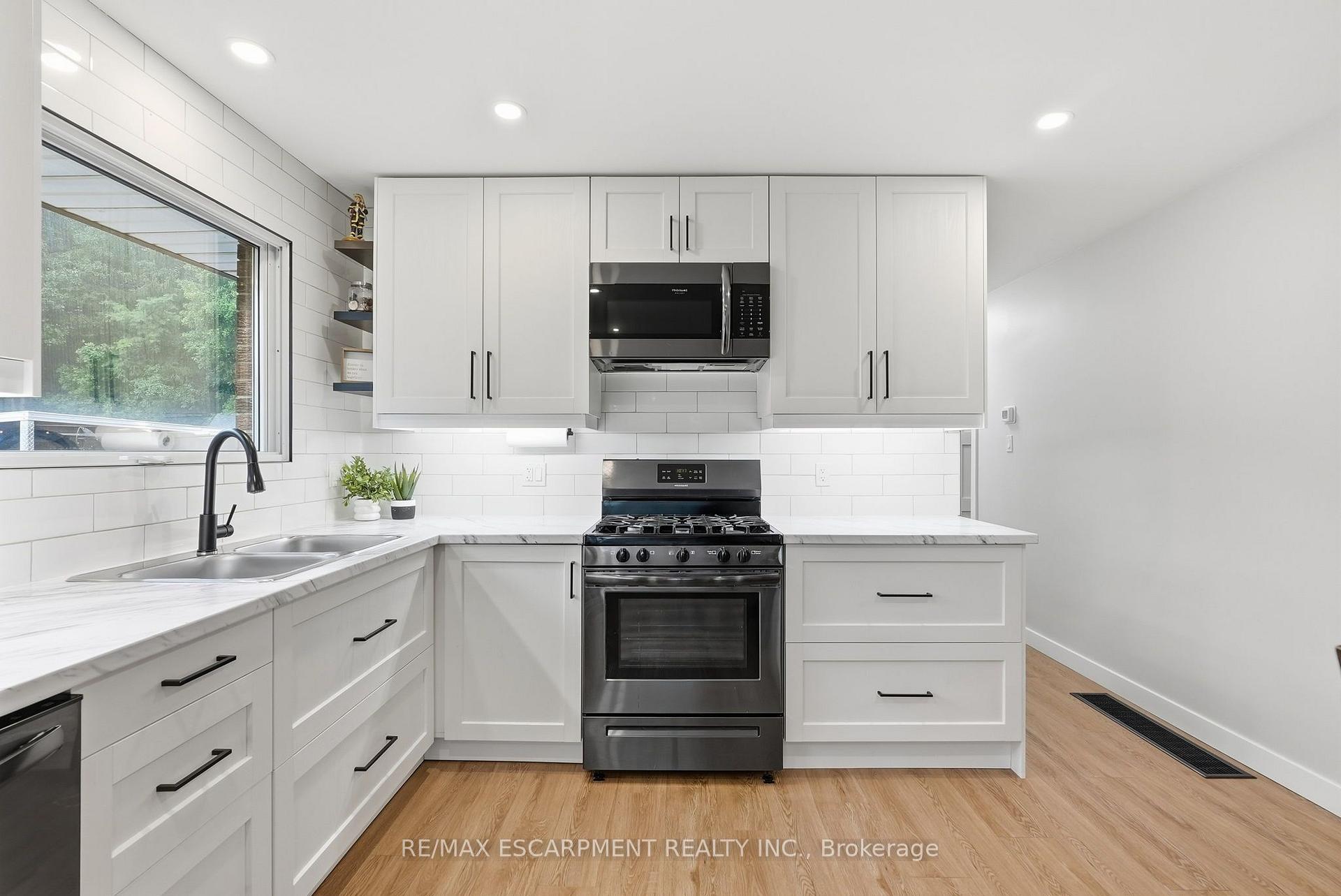 Photo 14 of 10 Taylor Crescent, Hamilton, Greensville — HOMEH