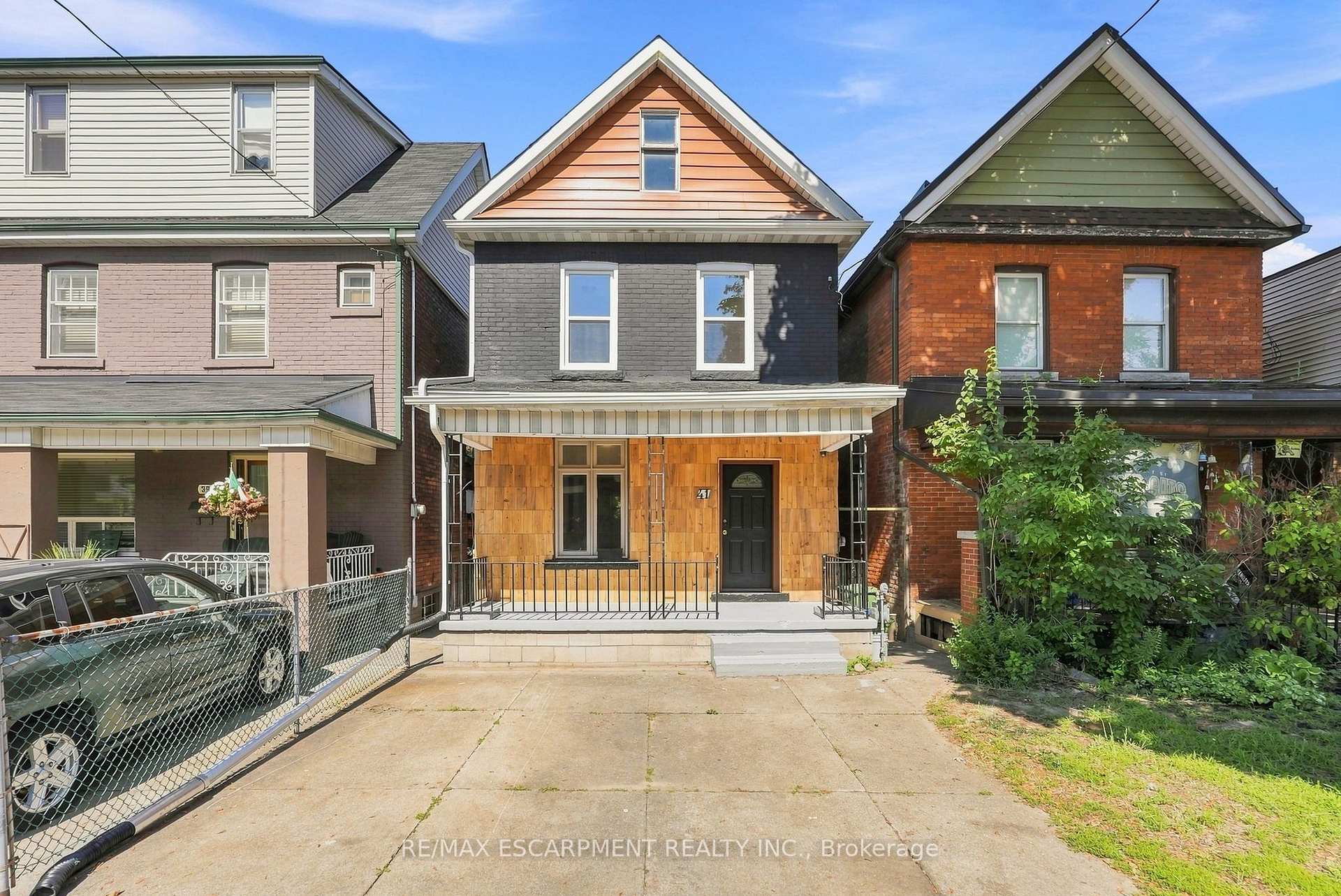 Photo 2 of 41 Barnesdale Avenue N, Hamilton, Stipley — HOMEH