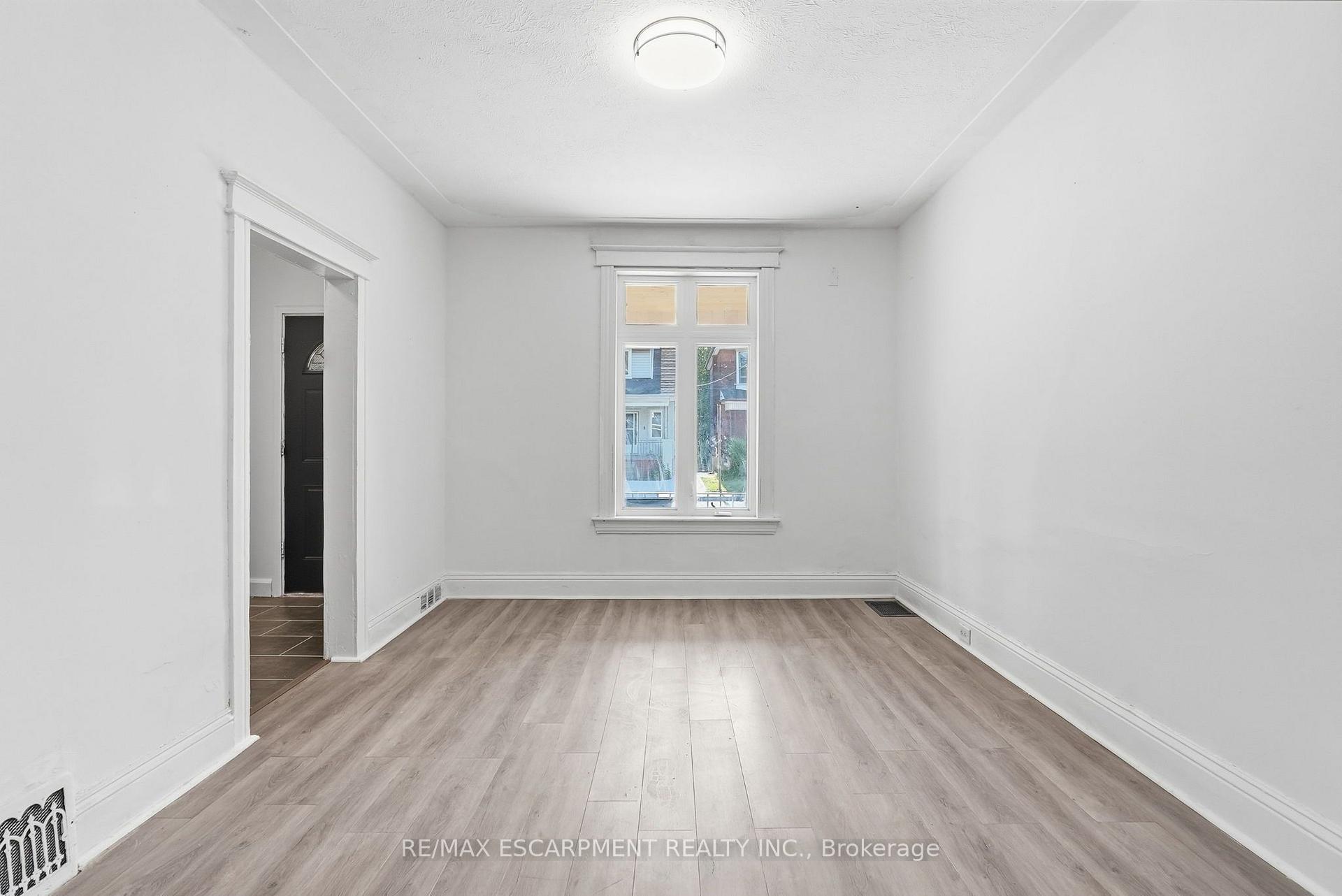 Photo 5 of 41 Barnesdale Avenue N, Hamilton, Stipley — HOMEH