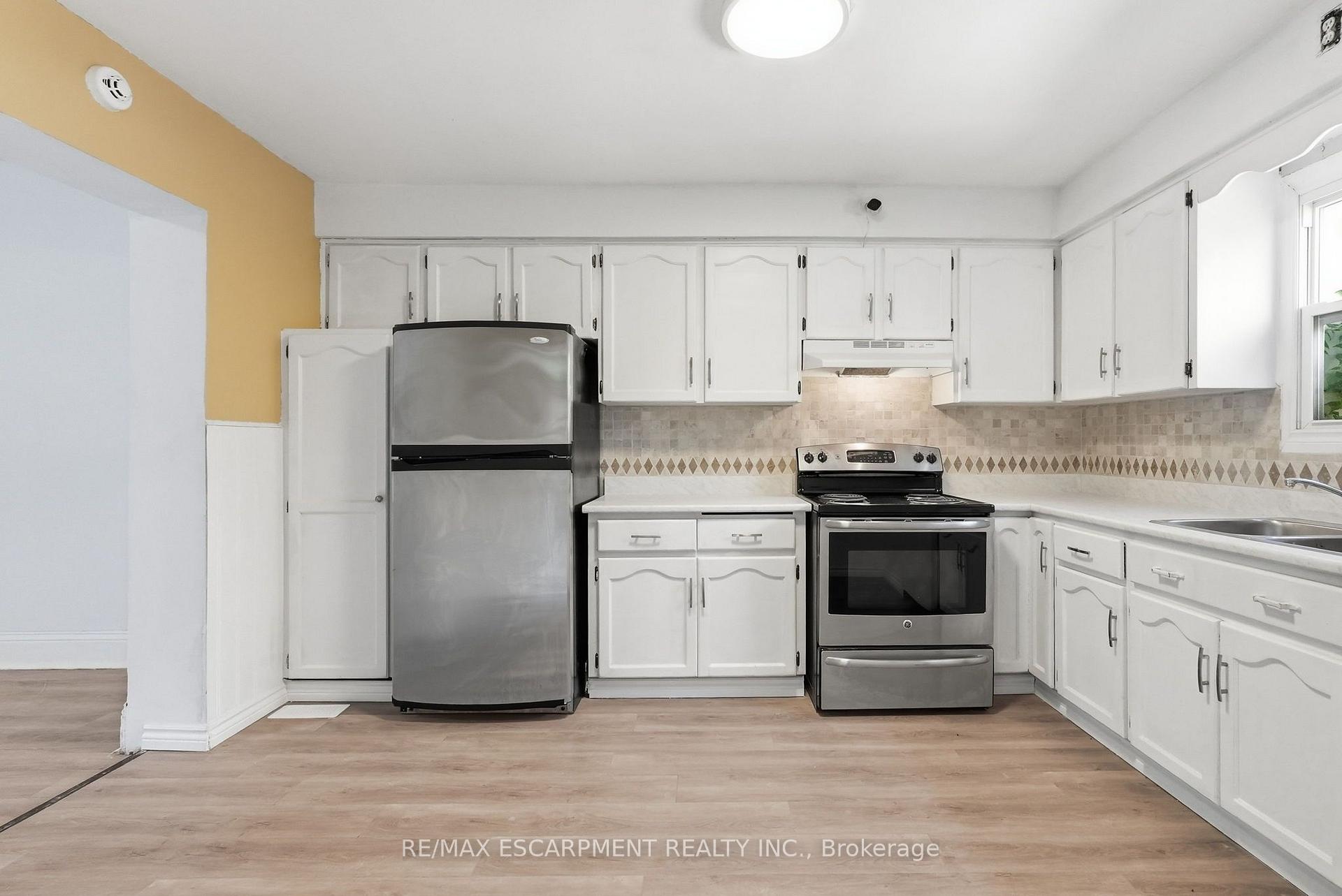 Photo 11 of 41 Barnesdale Avenue N, Hamilton, Stipley — HOMEH