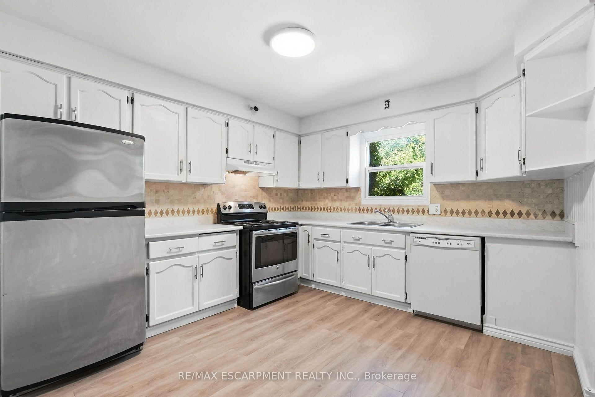 Photo 12 of 41 Barnesdale Avenue N, Hamilton, Stipley — HOMEH