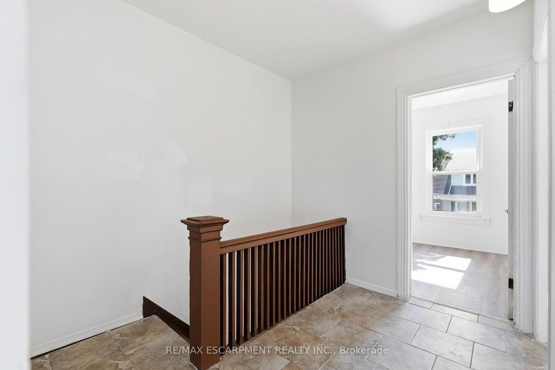 Photo 14 of 41 Barnesdale Avenue N, Hamilton, Stipley — HOMEH