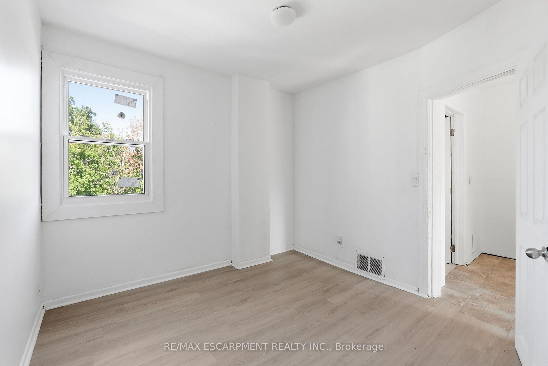 Photo 15 of 41 Barnesdale Avenue N, Hamilton, Stipley — HOMEH