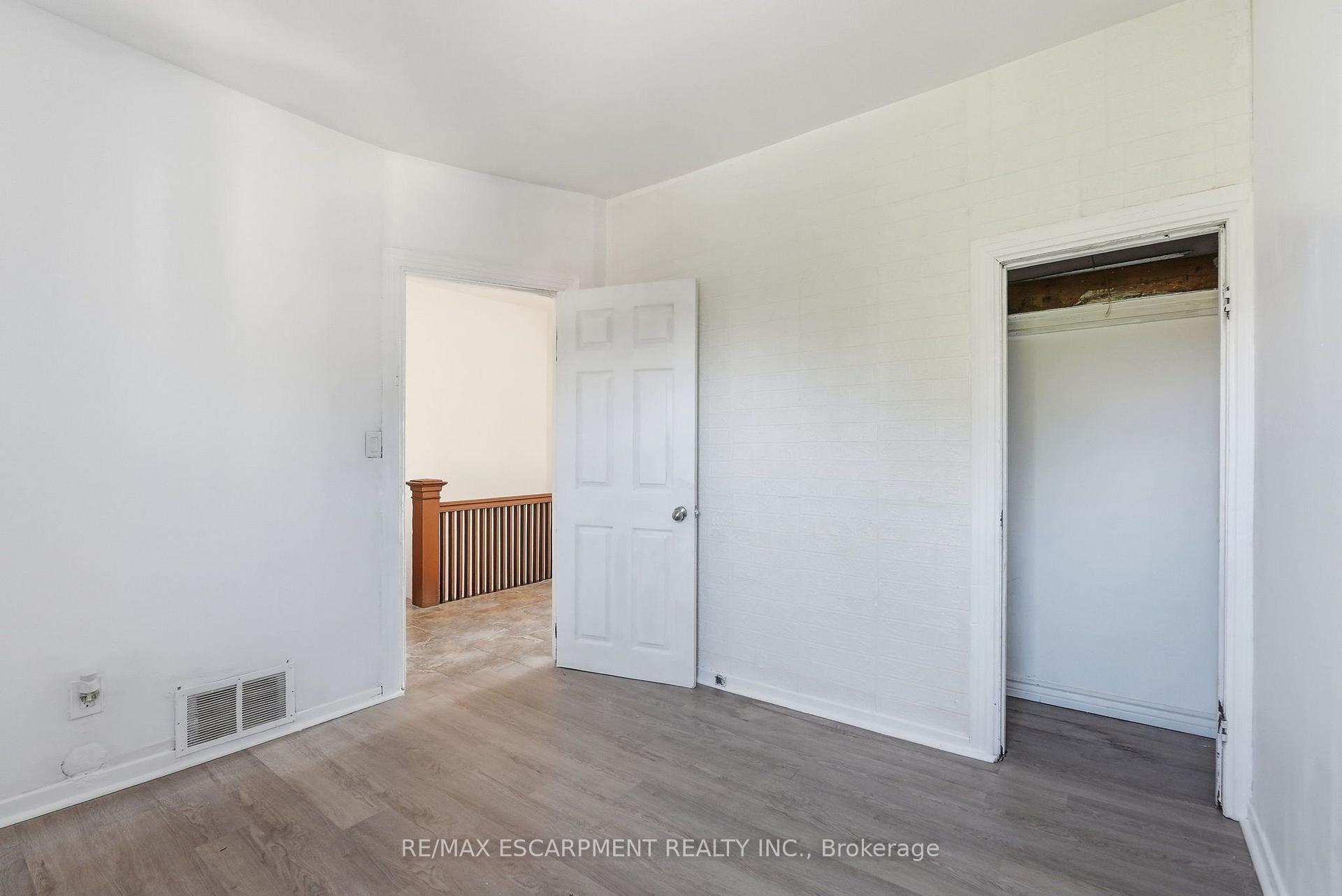 Photo 16 of 41 Barnesdale Avenue N, Hamilton, Stipley — HOMEH