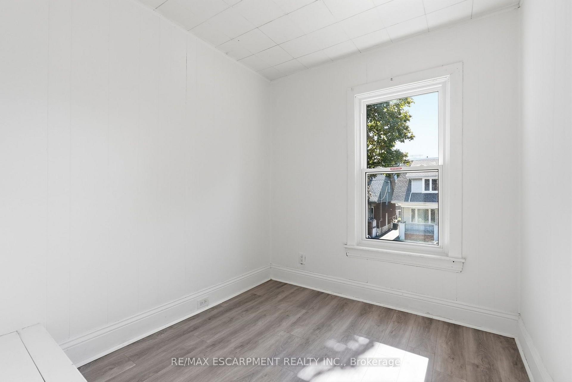 Photo 19 of 41 Barnesdale Avenue N, Hamilton, Stipley — HOMEH