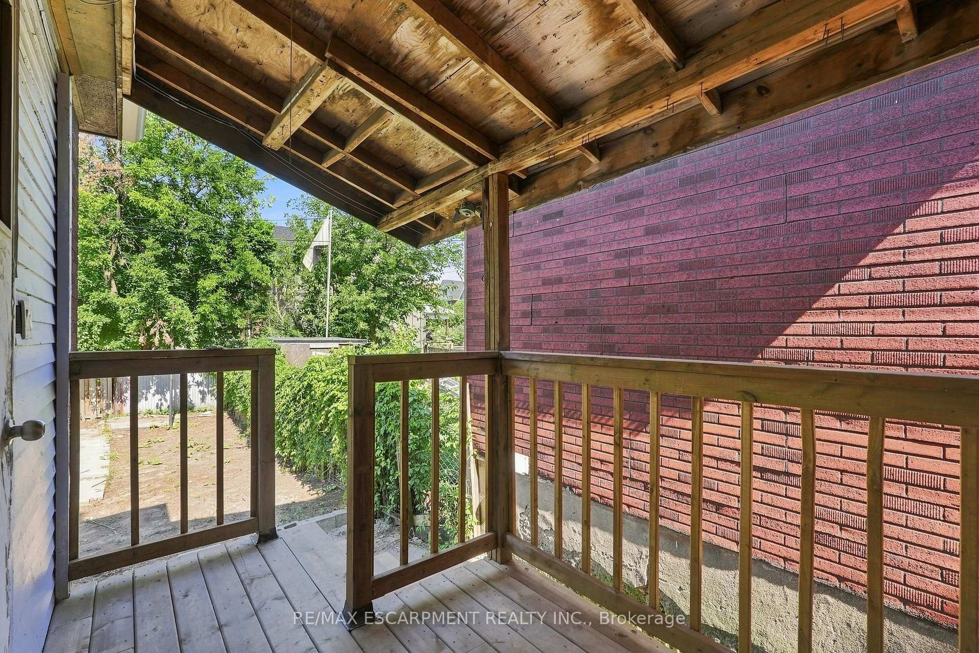 Photo 23 of 41 Barnesdale Avenue N, Hamilton, Stipley — HOMEH
