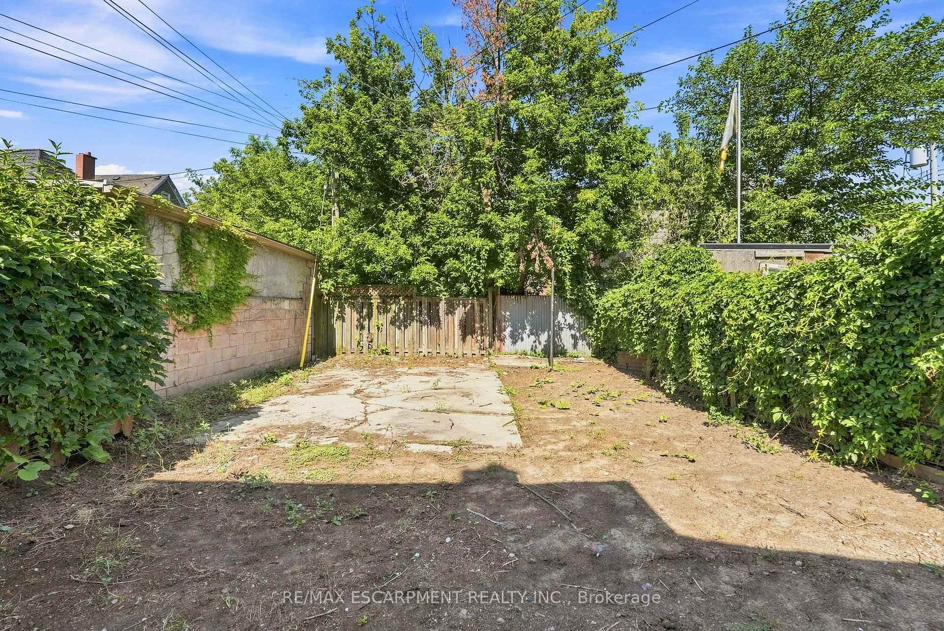 Photo 24 of 41 Barnesdale Avenue N, Hamilton, Stipley — HOMEH