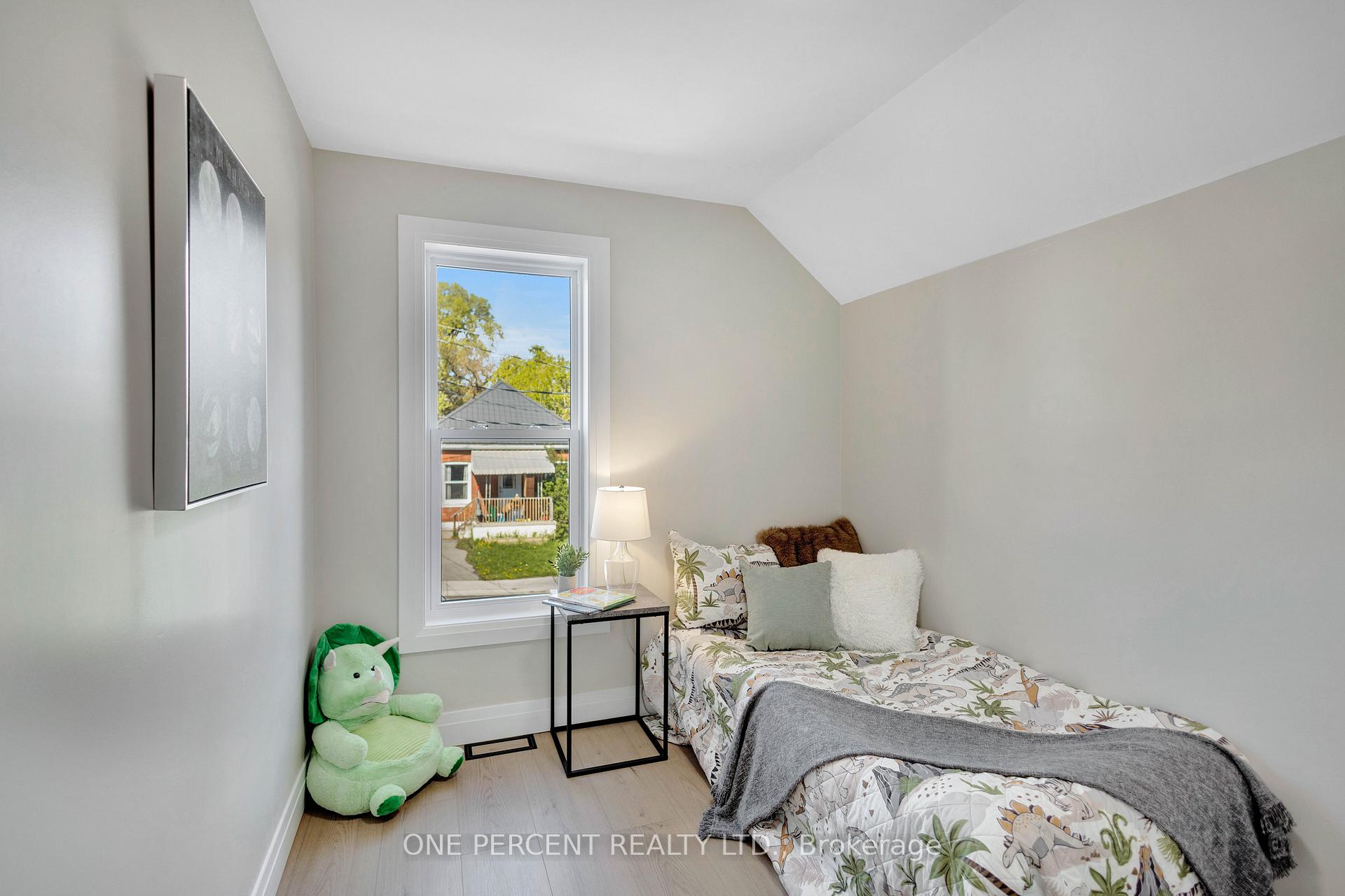 Photo 18 of 187 Drummond Street, Brantford, East Ward — HOMEH