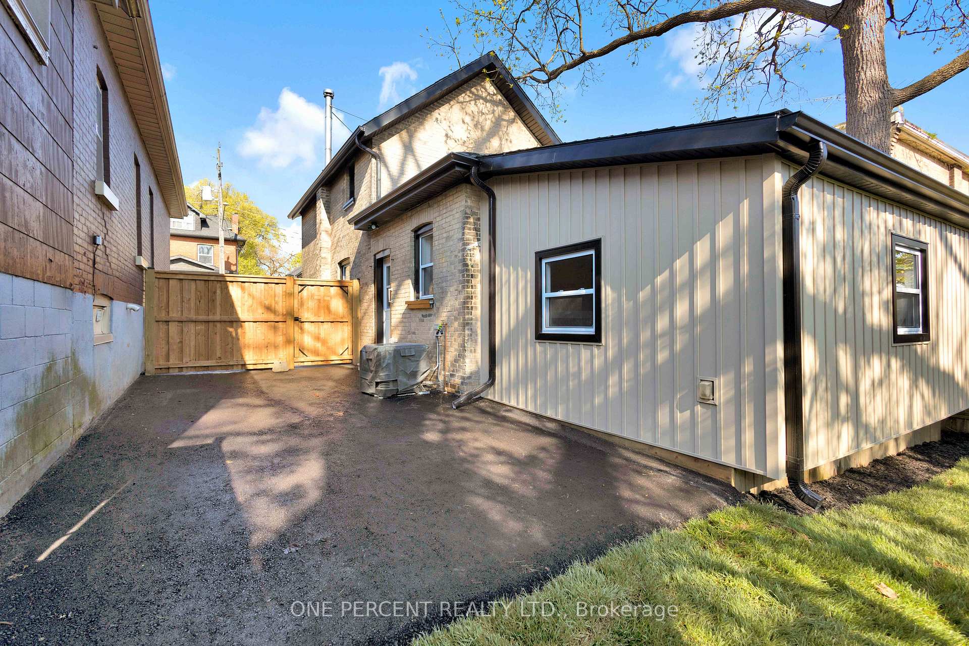 Photo 27 of 187 Drummond Street, Brantford, East Ward — HOMEH