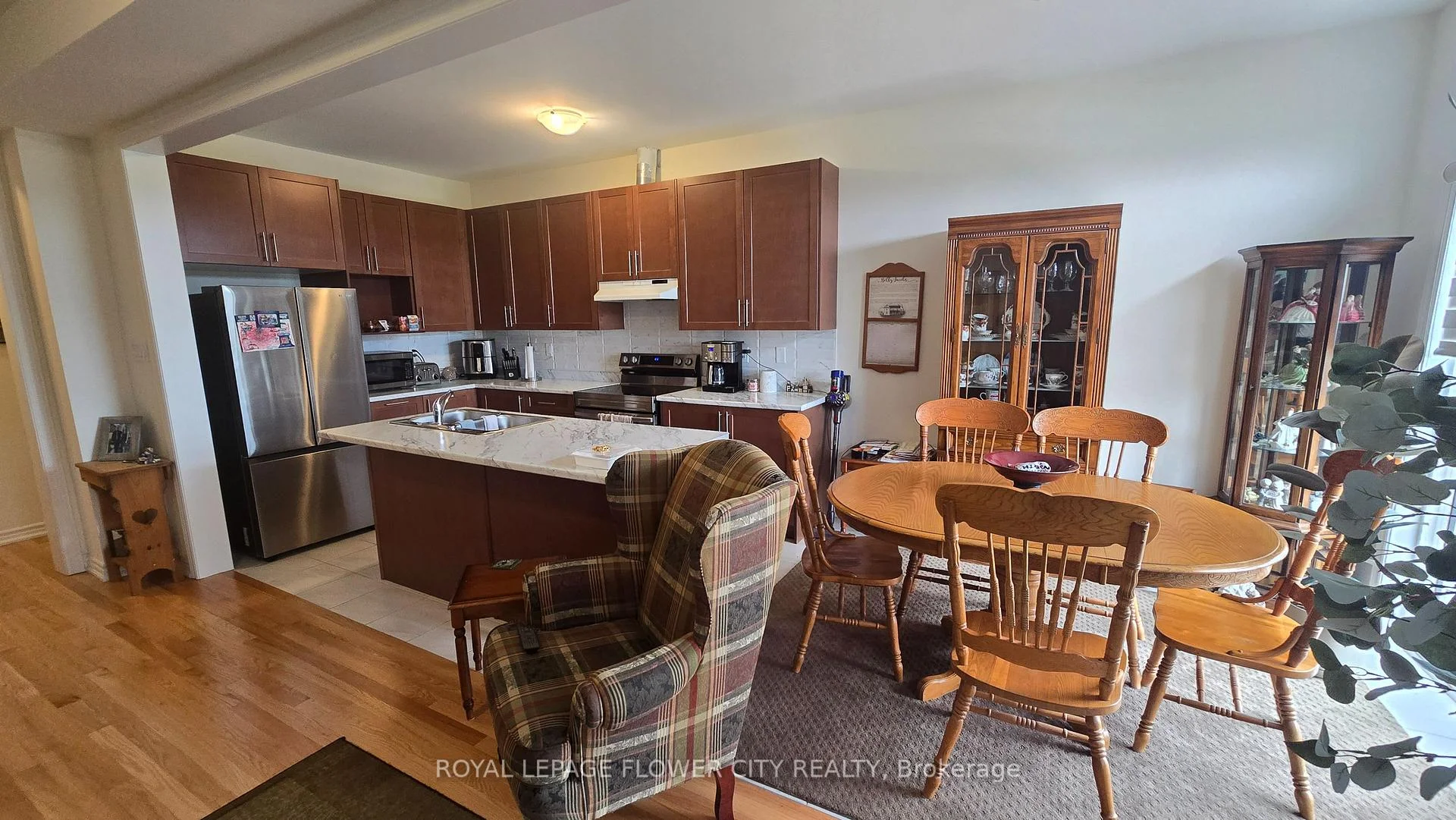 Photo 9 of 1241 Rexton Drive, Oshawa, Kedron — HOMEH