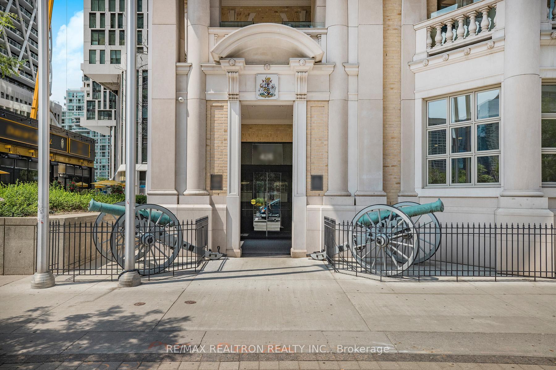 Photo 2 of Unit 905, 426 University Avenue, Toronto, Kensington-Chinatown — HOMEH