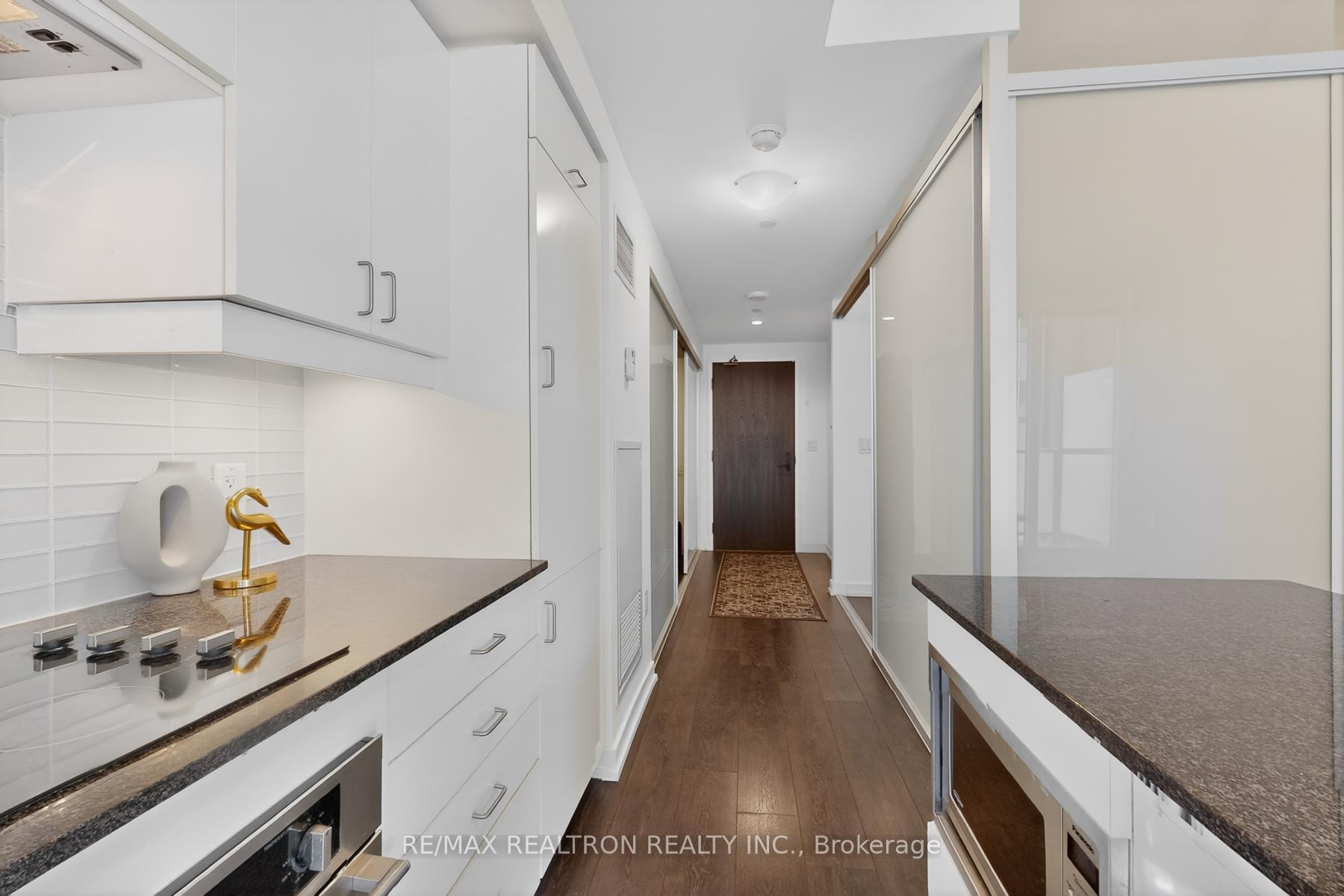 Photo 10 of Unit 905, 426 University Avenue, Toronto, Kensington-Chinatown — HOMEH