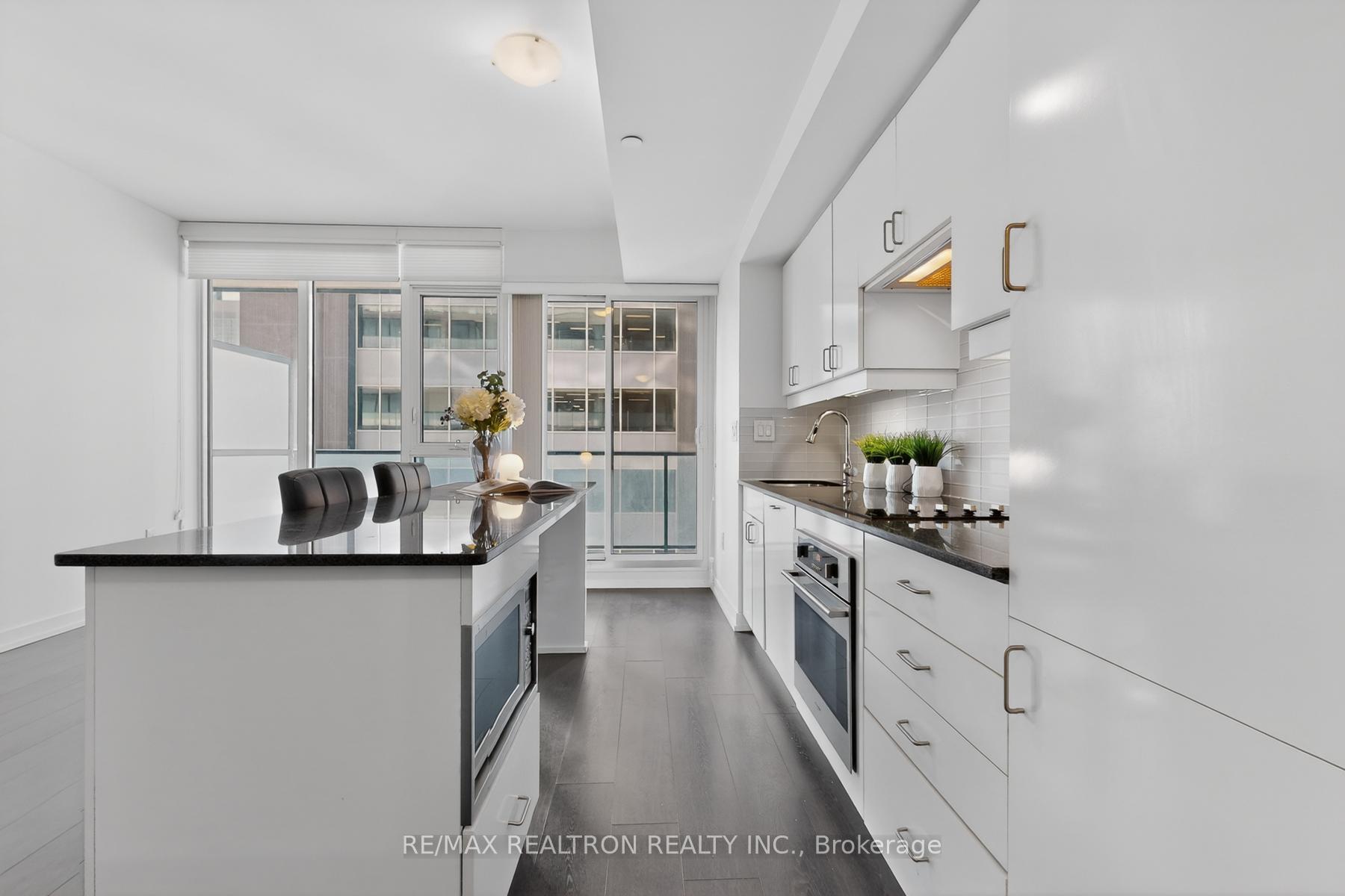 Photo 12 of Unit 905, 426 University Avenue, Toronto, Kensington-Chinatown — HOMEH