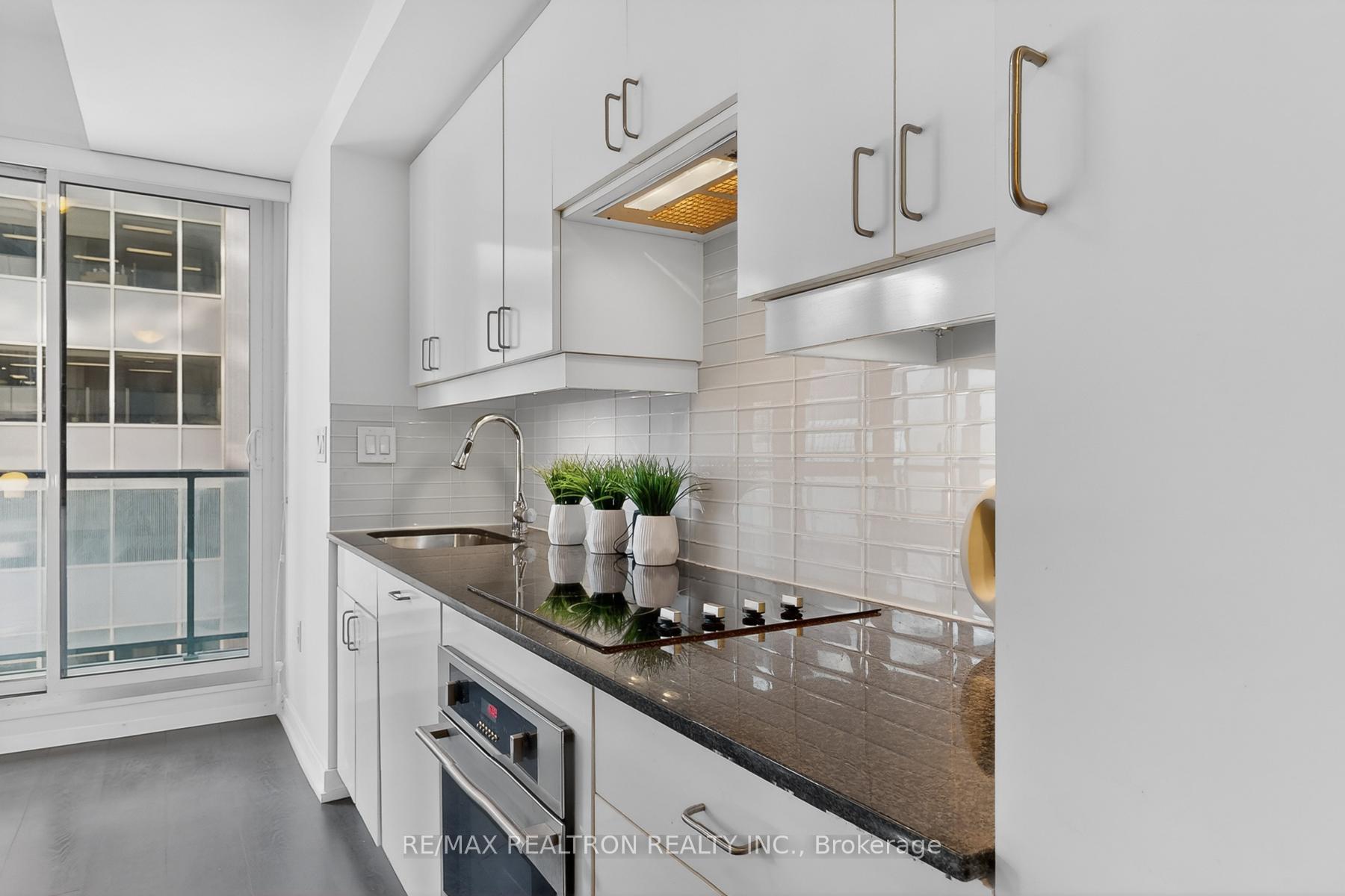 Photo 13 of Unit 905, 426 University Avenue, Toronto, Kensington-Chinatown — HOMEH