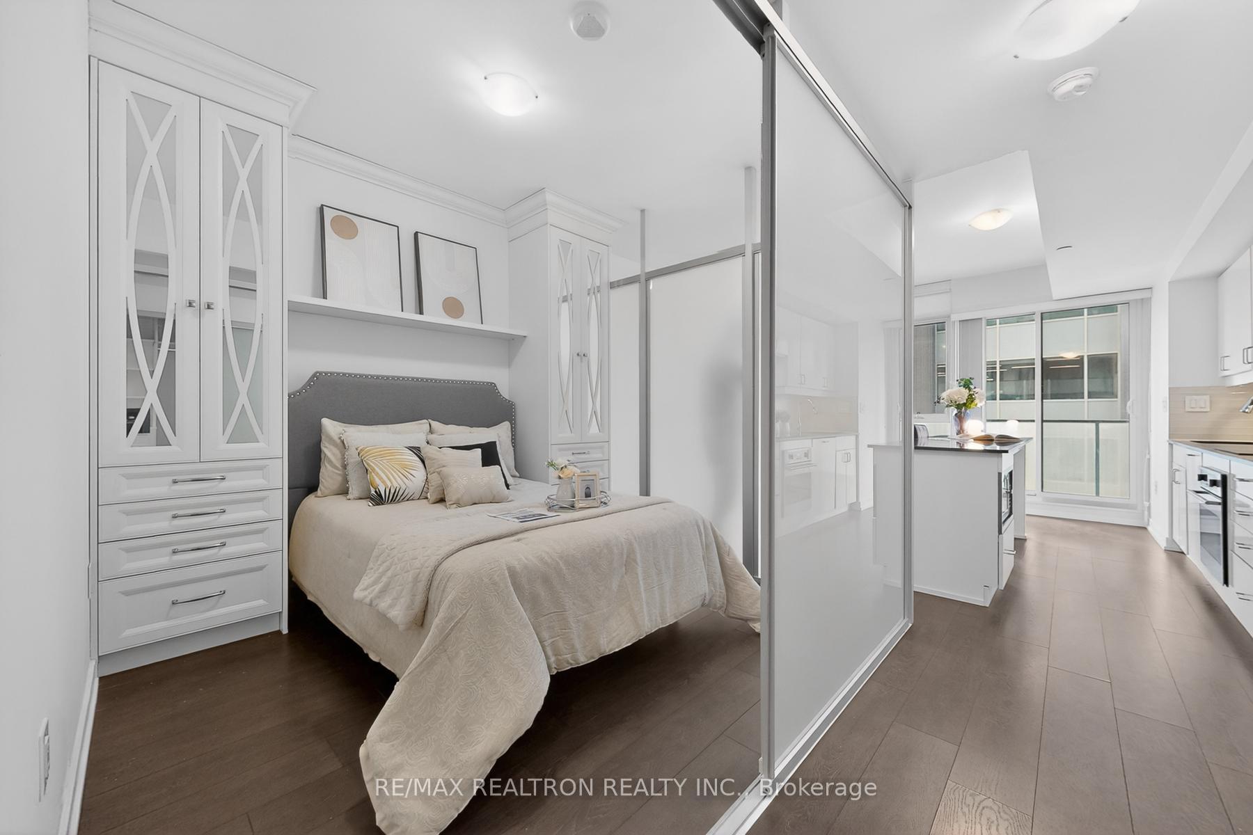 Photo 17 of Unit 905, 426 University Avenue, Toronto, Kensington-Chinatown — HOMEH