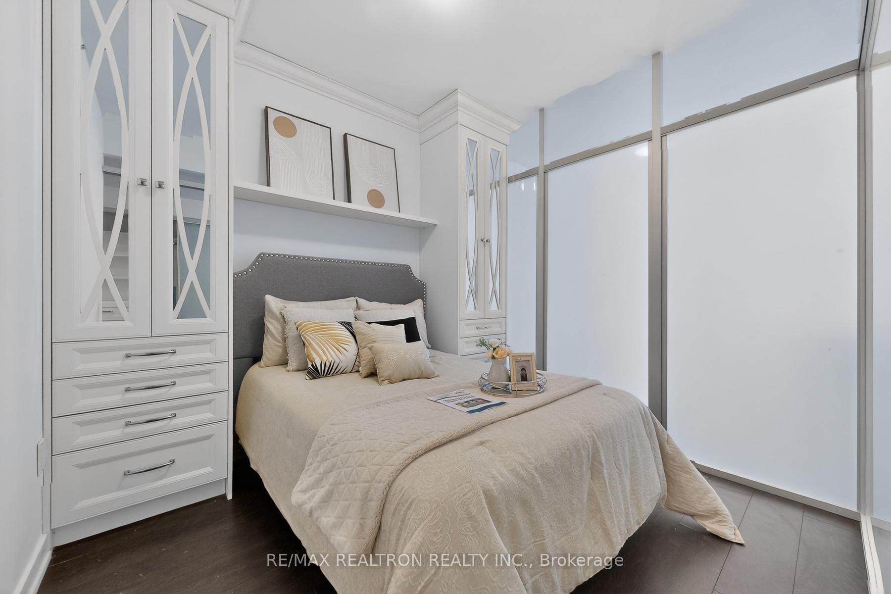 Photo 19 of Unit 905, 426 University Avenue, Toronto, Kensington-Chinatown — HOMEH
