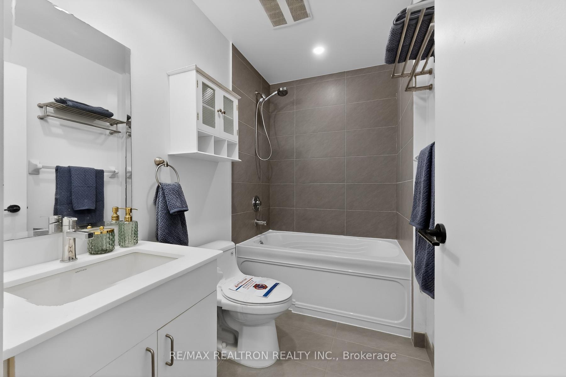 Photo 21 of Unit 905, 426 University Avenue, Toronto, Kensington-Chinatown — HOMEH