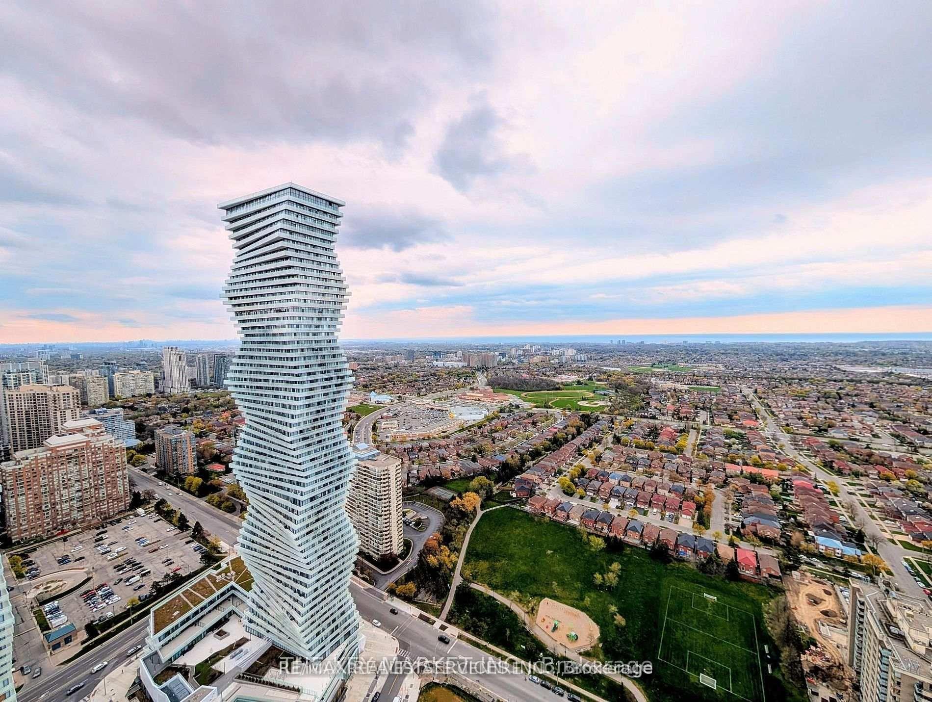 Front of Unit 5506, 448 Burnhamthorpe Road W