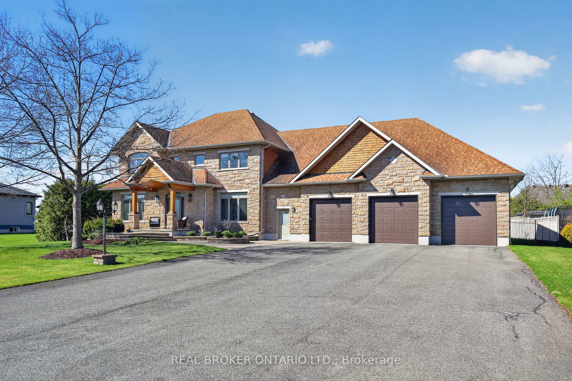 Photo of 465 Lockmaster Crescent
