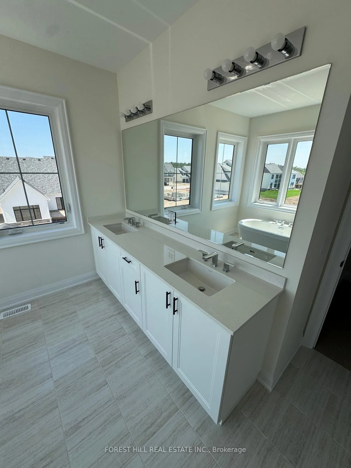 Photo 8 of 2 Herbert Avenue, Oro-Medonte, Horseshoe Valley — HOMEH