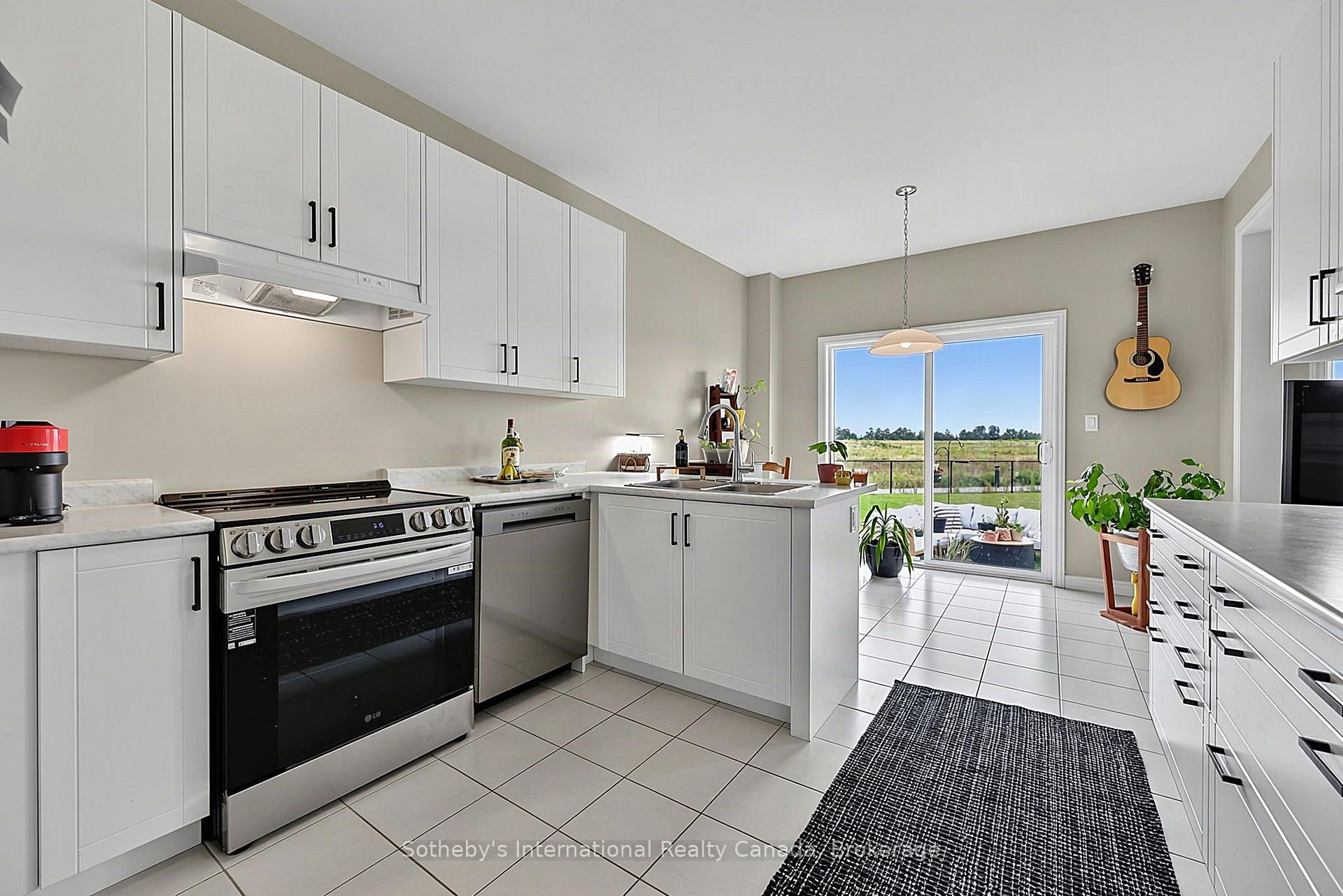 Photo 13 of 270 Springfield Crescent, Clearview, Stayner — HOMEH