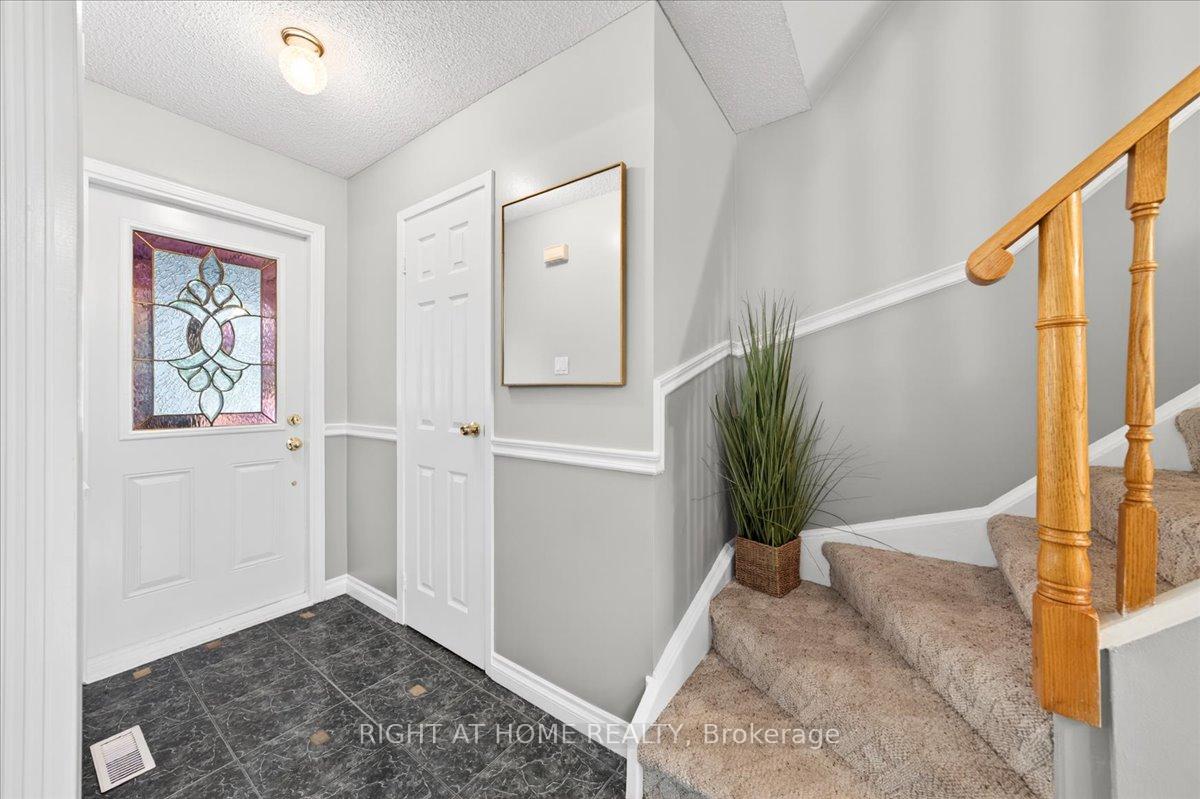 Photo 4 of 72 Rejane Crescent, Vaughan, Crestwood-Springfarm-Yorkhill — HOMEH