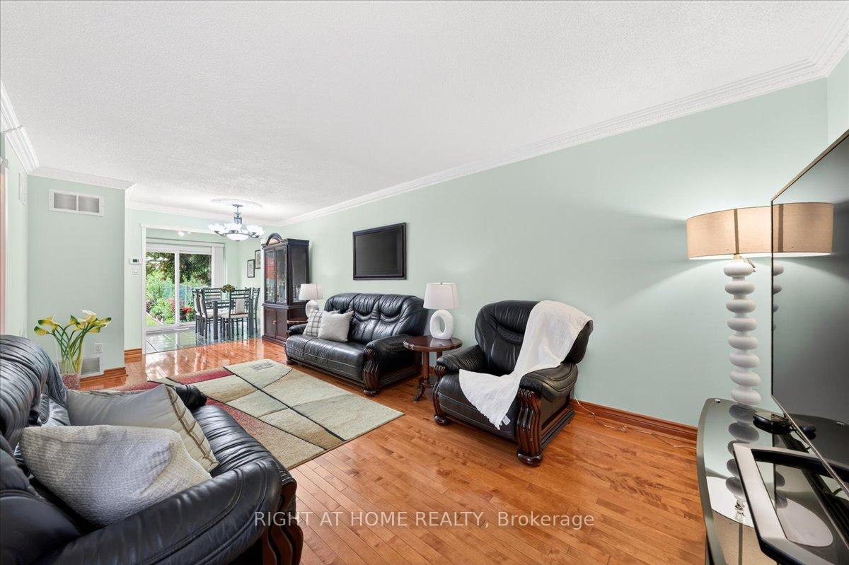 Photo 5 of 72 Rejane Crescent, Vaughan, Crestwood-Springfarm-Yorkhill — HOMEH