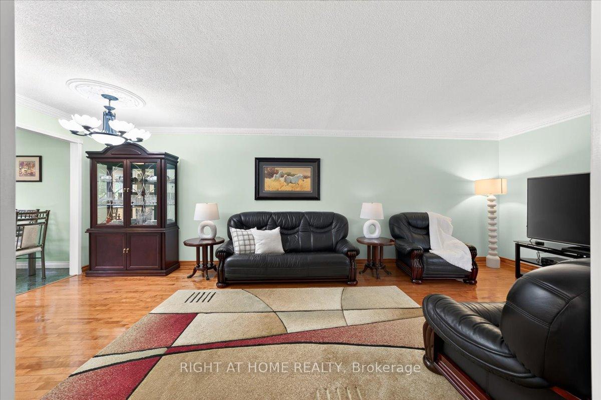 Photo 6 of 72 Rejane Crescent, Vaughan, Crestwood-Springfarm-Yorkhill — HOMEH